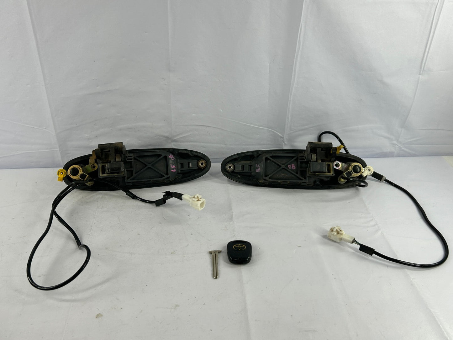 98-07 Toyota Land Cruiser Front Right & Left Exterior Door Handles with Key OEM