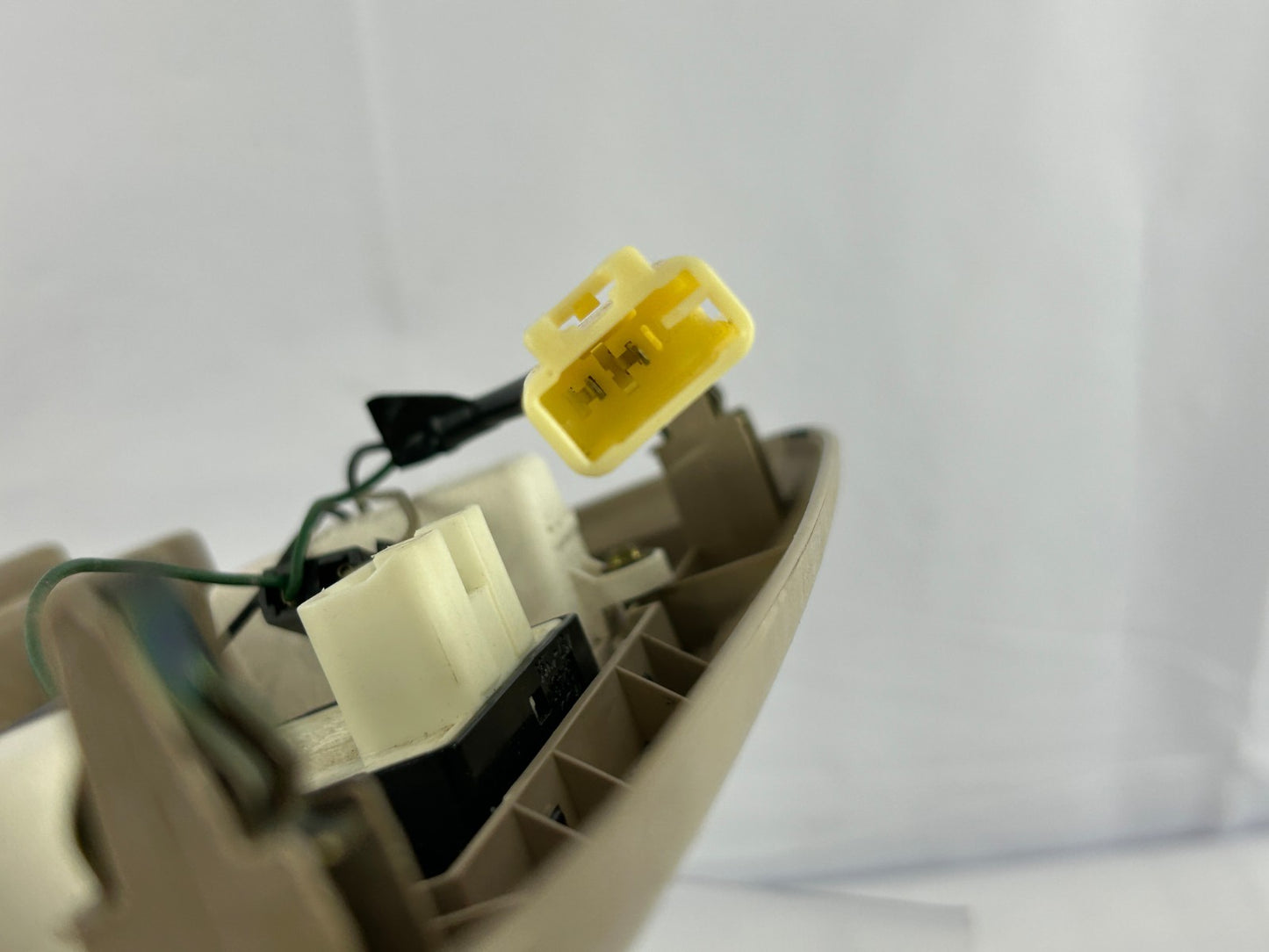 98-03 Toyota Land Cruiser Overhead Console Dome Light Sunroof OEM 63607-60050-A0