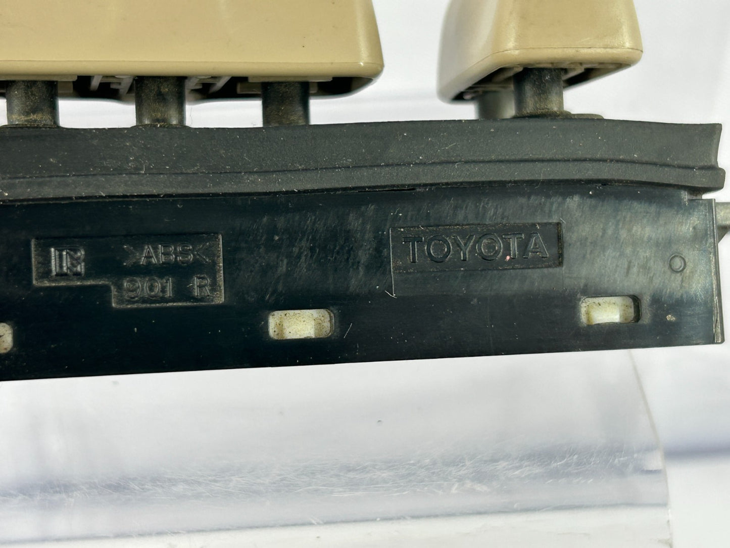 98-07 Toyota Land Cruiser Front Right Power Seat Adjust Switch OEM 84922-60090