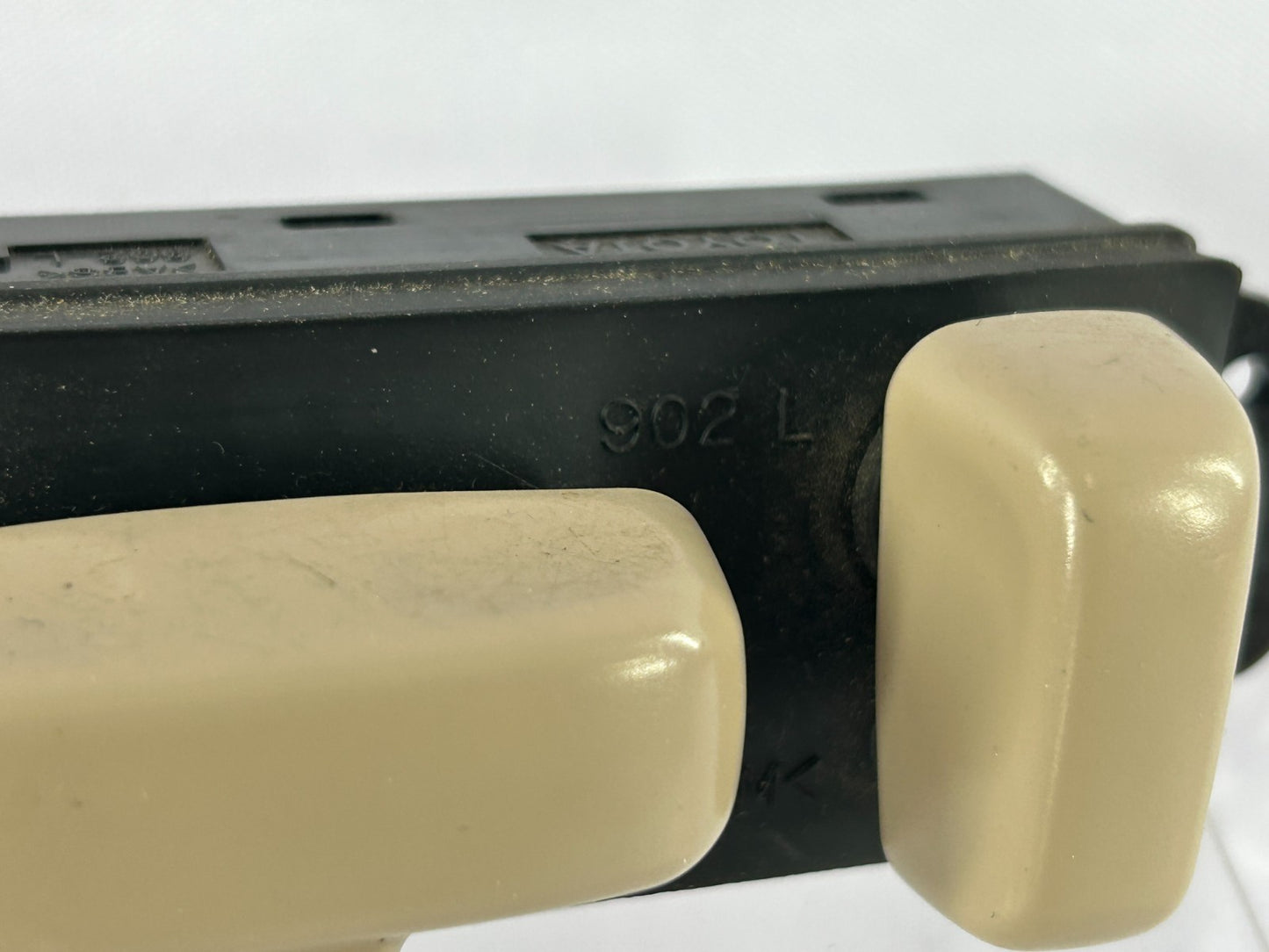 98-07 Toyota Land Cruiser Front Left Power Seat Adjust Switch OEM 84922-60100