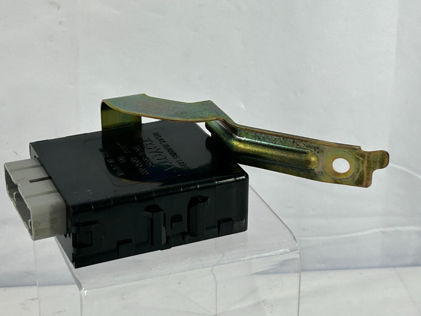 1998-2003 Toyota Land Cruiser Running Light Relay Control Module OEM 82642-30020