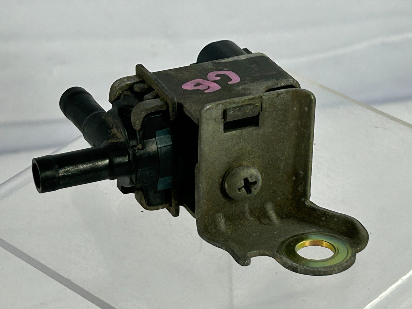 98-06 Toyota Land Cruiser Vacuum Switching Valve Purge Solenoid OEM 25860-50100