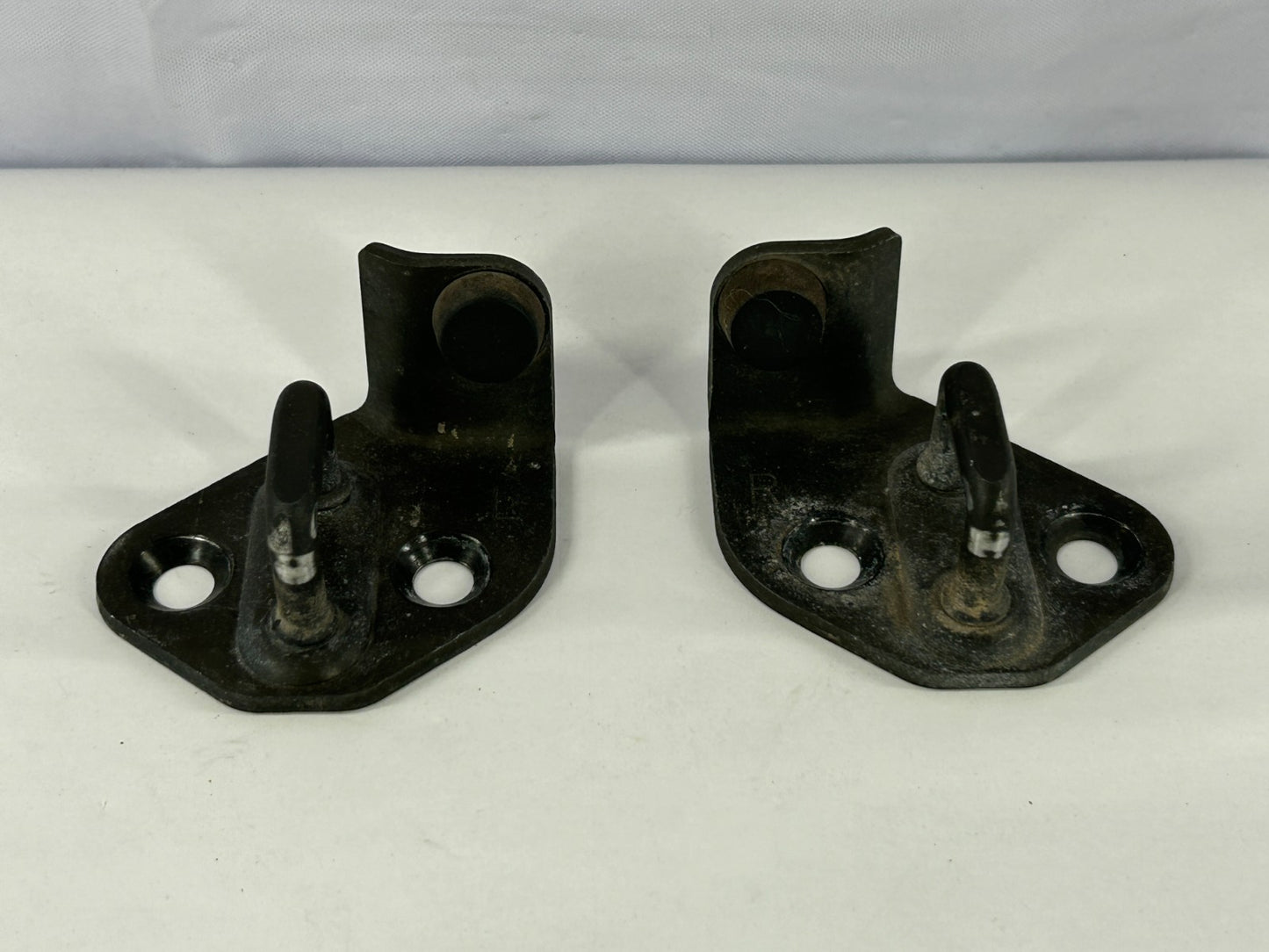 98-02 Toyota Land Cruiser L&R Lower Liftgate Door Latch Striker OEM 69450-60020