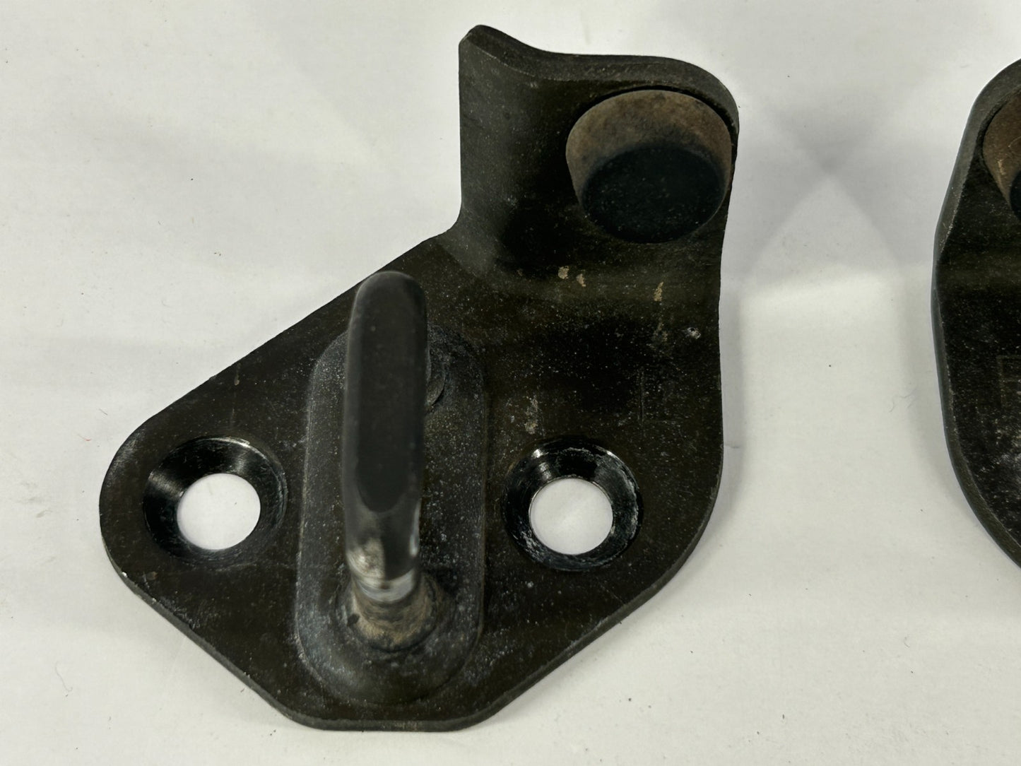 98-02 Toyota Land Cruiser L&R Lower Liftgate Door Latch Striker OEM 69450-60020