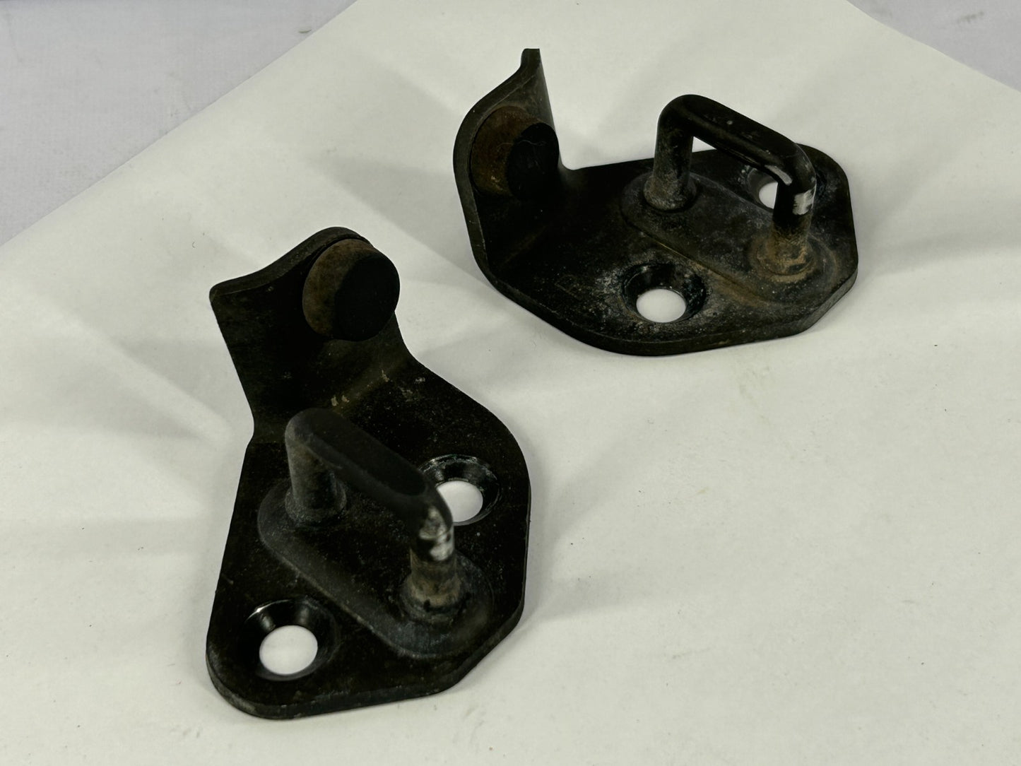 98-02 Toyota Land Cruiser L&R Lower Liftgate Door Latch Striker OEM 69450-60020