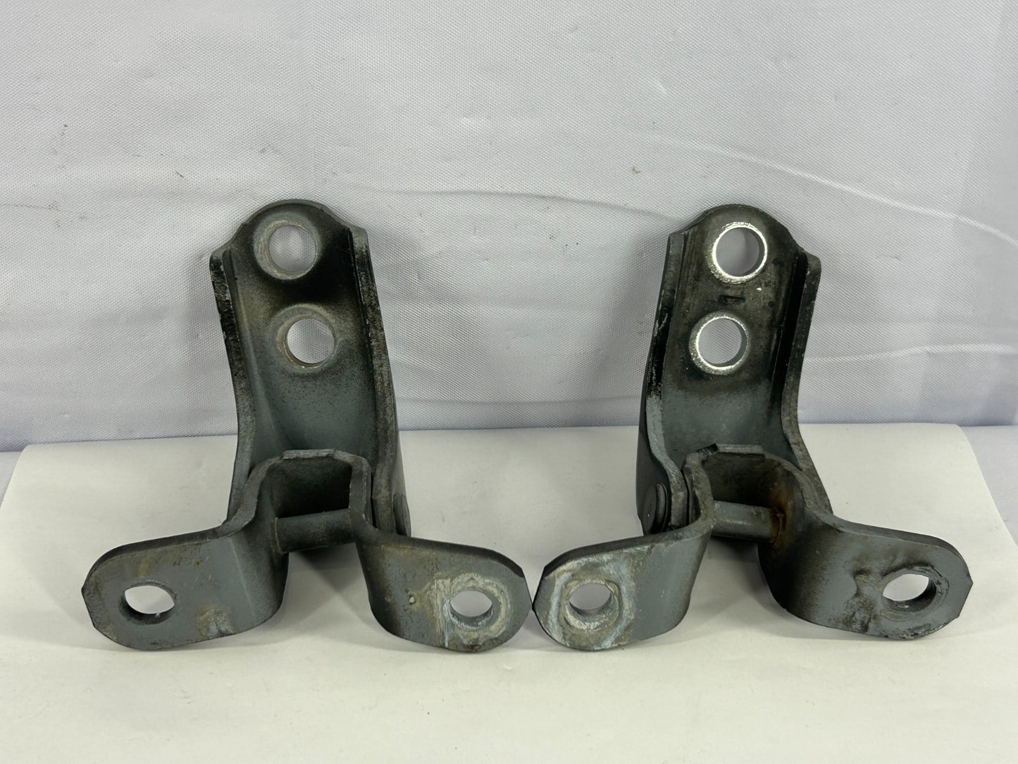 1998-2007 Toyota Land Cruiser Front Right Side Door Hinge Set OEM 68710-22080