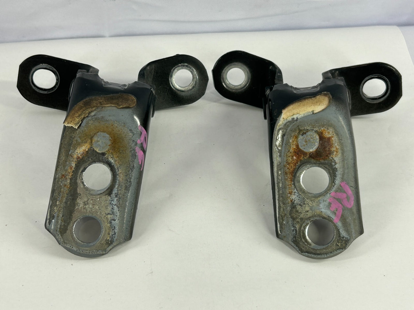 1998-2007 Toyota Land Cruiser Front Right Side Door Hinge Set OEM 68710-22080