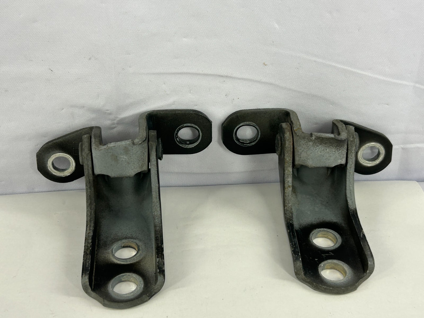 1998-2007 Toyota Land Cruiser Front Right Side Door Hinge Set OEM 68710-22080