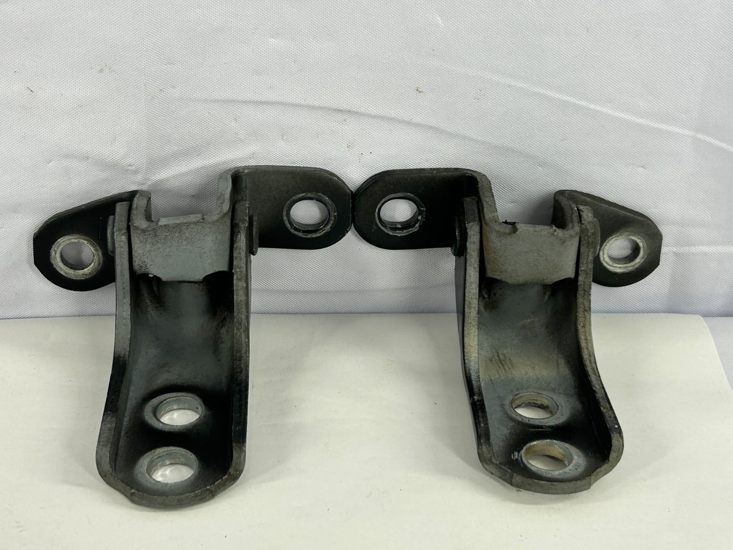 1998-2007 Toyota Land Cruiser Front Left Side Door Hinge Set OEM 68720-22070