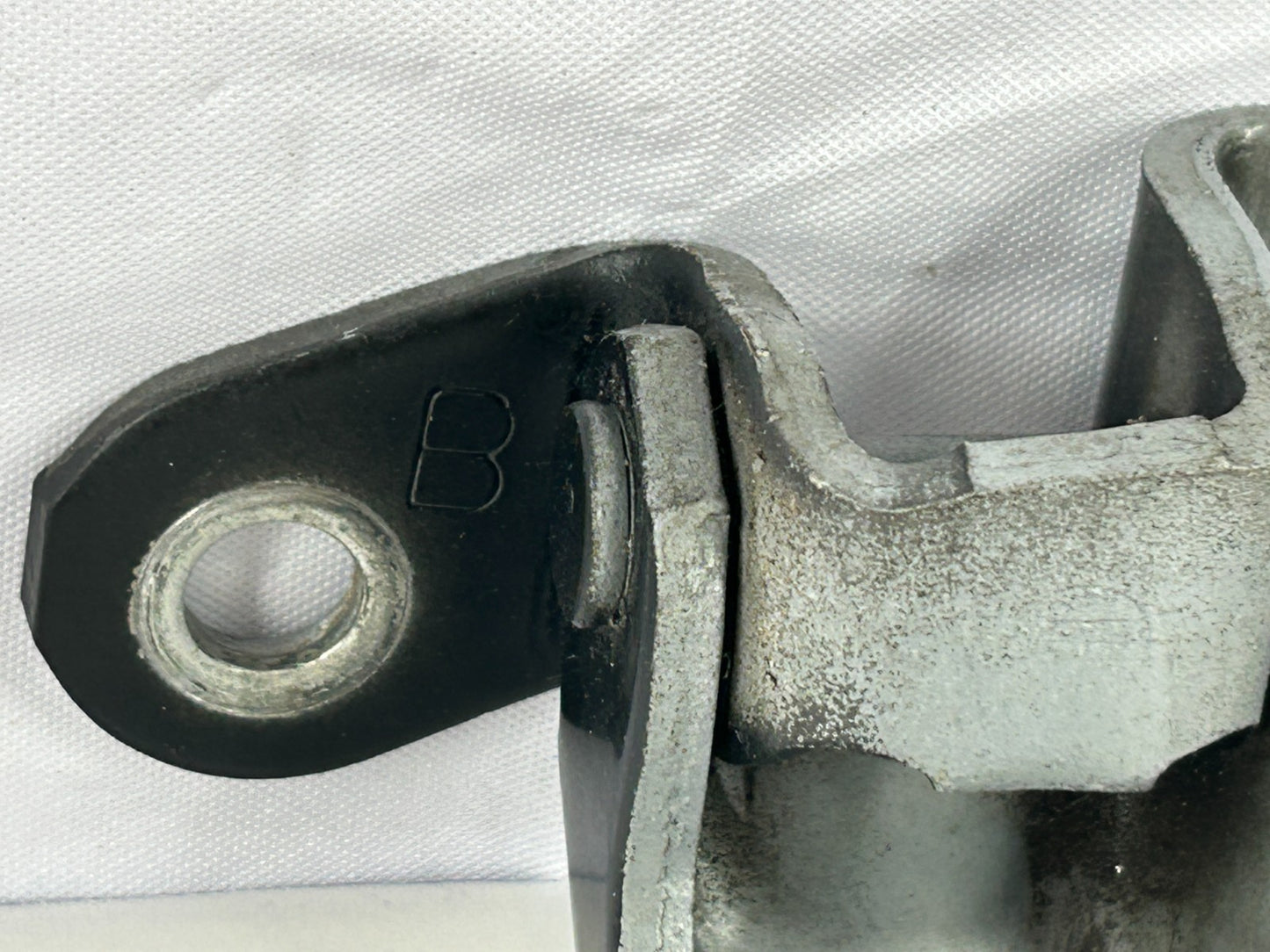 1998-2007 Toyota Land Cruiser Front Left Side Door Hinge Set OEM 68720-22070