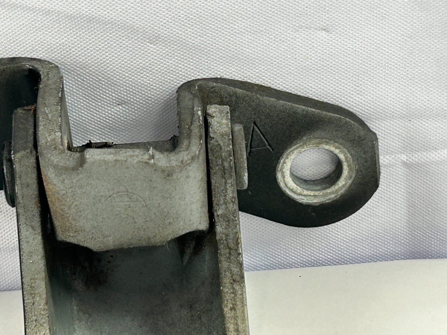 1998-2007 Toyota Land Cruiser Front Left Side Door Hinge Set OEM 68720-22070