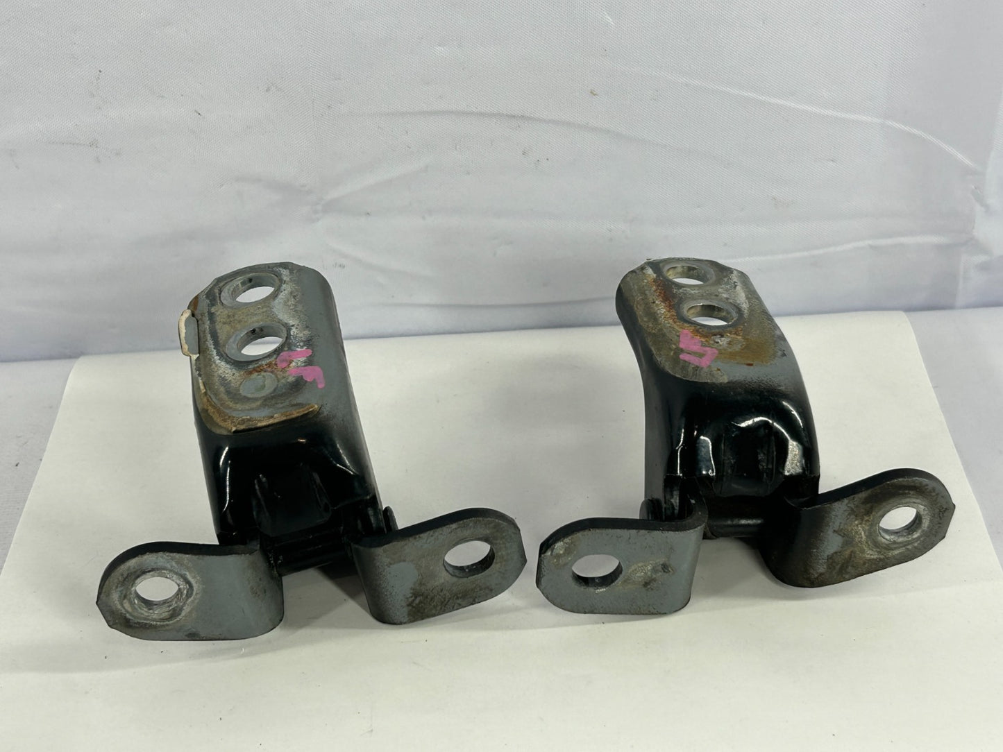 1998-2007 Toyota Land Cruiser Front Left Side Door Hinge Set OEM 68720-22070