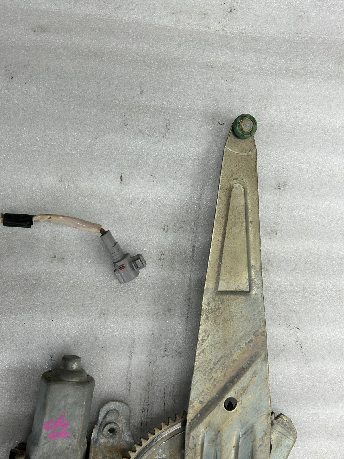 98-01 Toyota Land Cruiser Rear Right Door Window Regulator Motor OEM 85720-60110