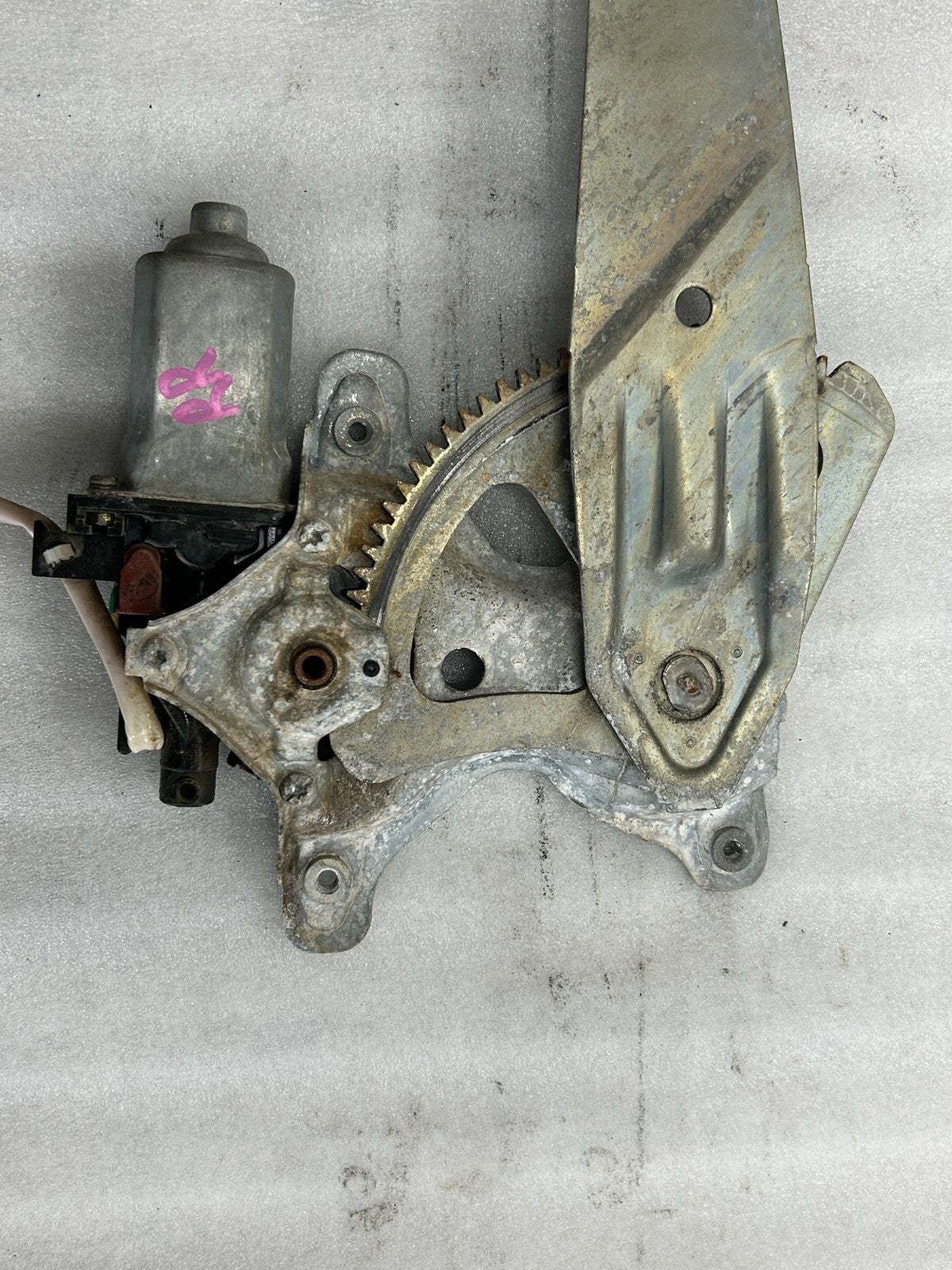 98-01 Toyota Land Cruiser Rear Right Door Window Regulator Motor OEM 85720-60110