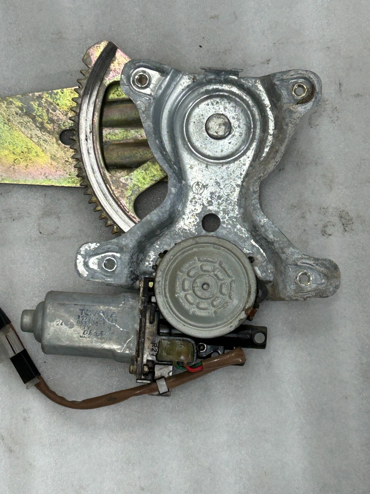 98-00 Toyota Land Cruiser Rear Left Door Window Regulator Motor OEM 85710-60110