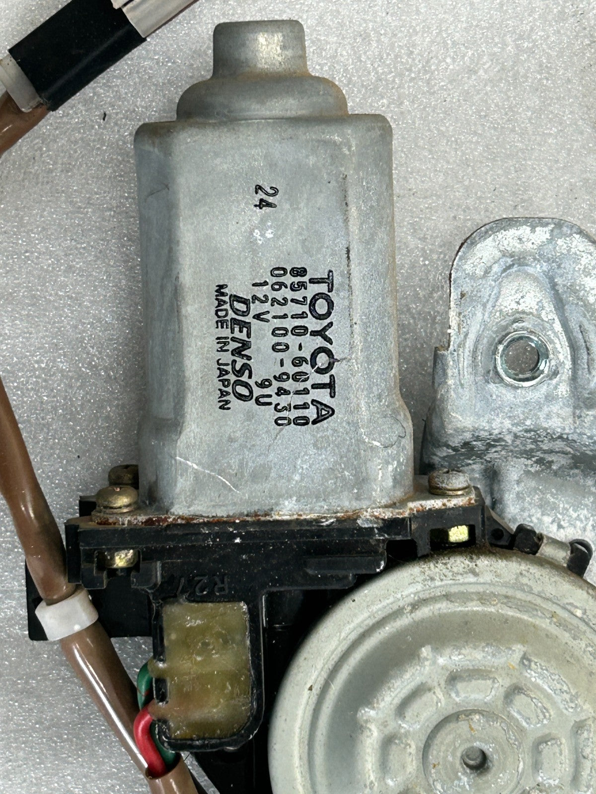 98-00 Toyota Land Cruiser Rear Left Door Window Regulator Motor OEM 85710-60110