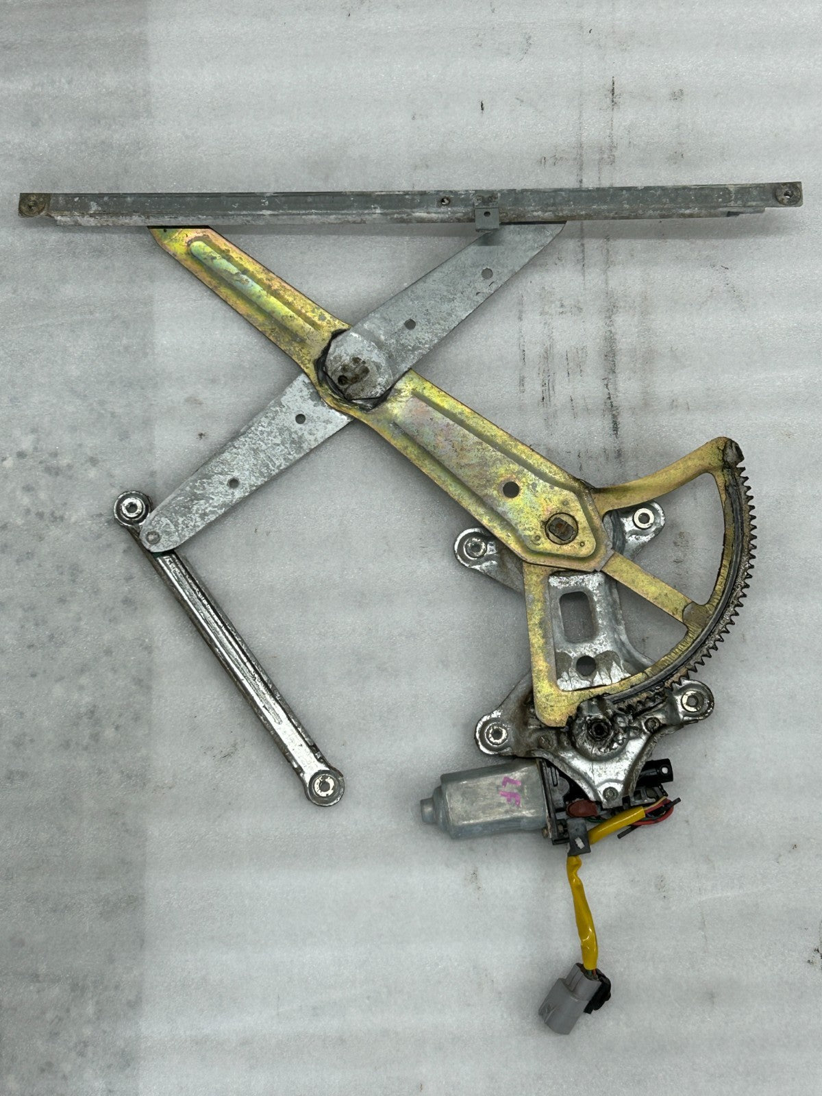 98-07 Toyota Land Cruiser Front Left Door Window Regulator Motor OEM 85720-60130