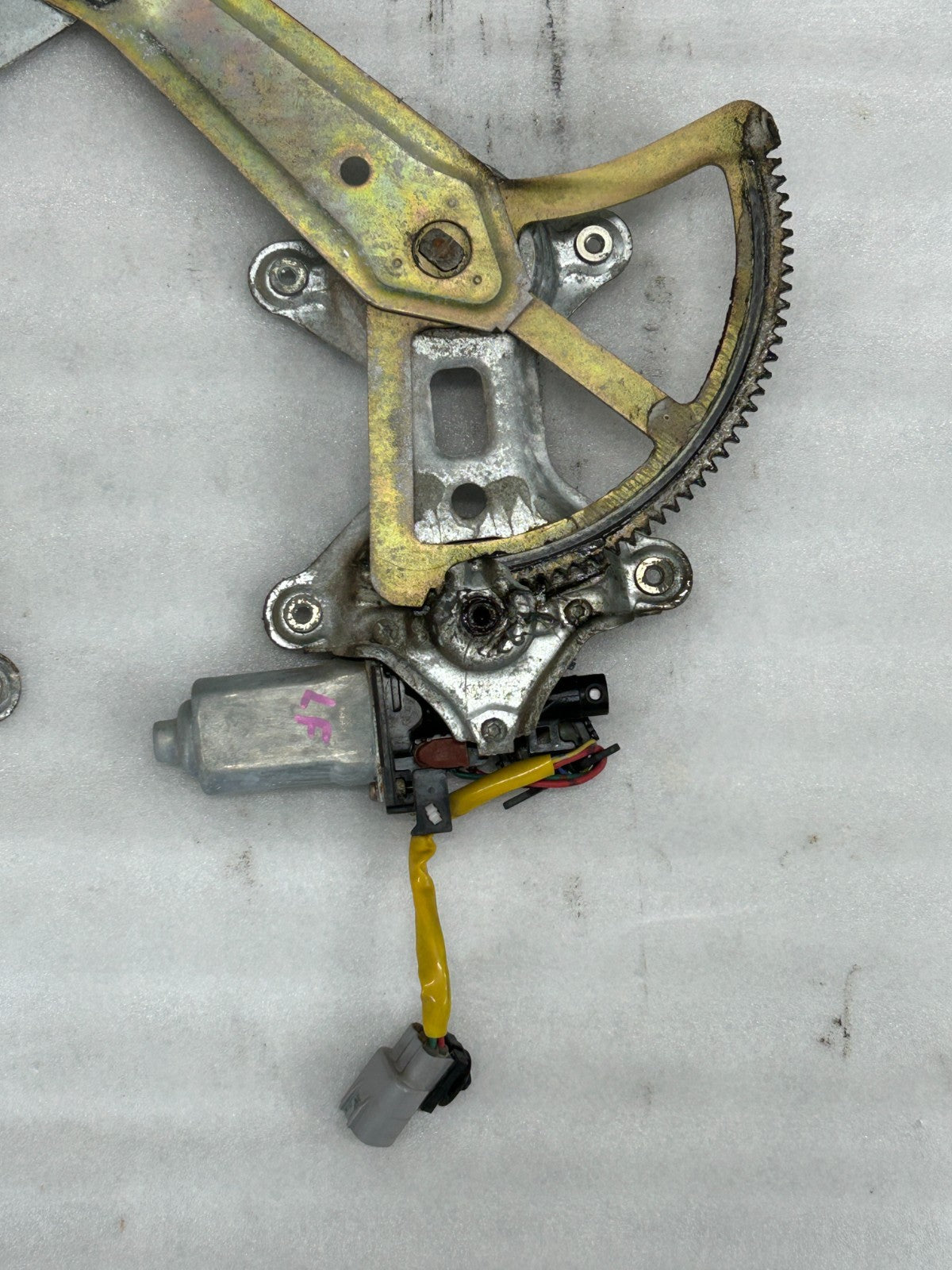 98-07 Toyota Land Cruiser Front Left Door Window Regulator Motor OEM 85720-60130