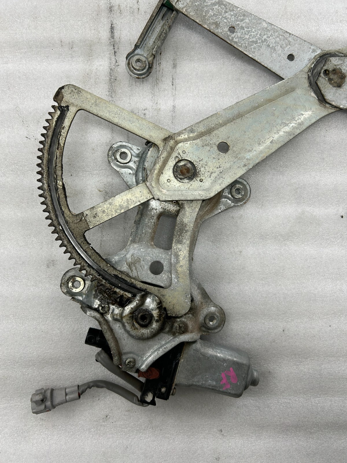 1998-2001 Toyota Land Cruiser Front Right Window Regulator Motor OEM 85710-60100