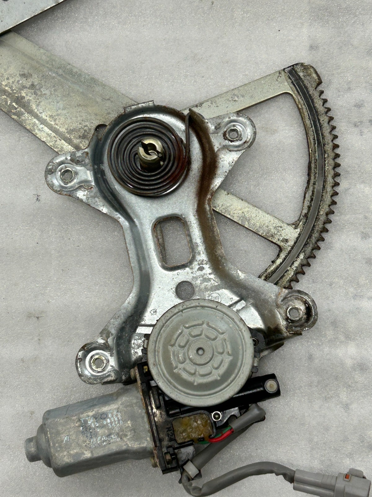 1998-2001 Toyota Land Cruiser Front Right Window Regulator Motor OEM 85710-60100