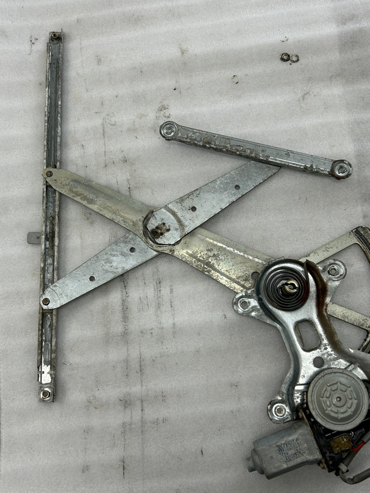 1998-2001 Toyota Land Cruiser Front Right Window Regulator Motor OEM 85710-60100