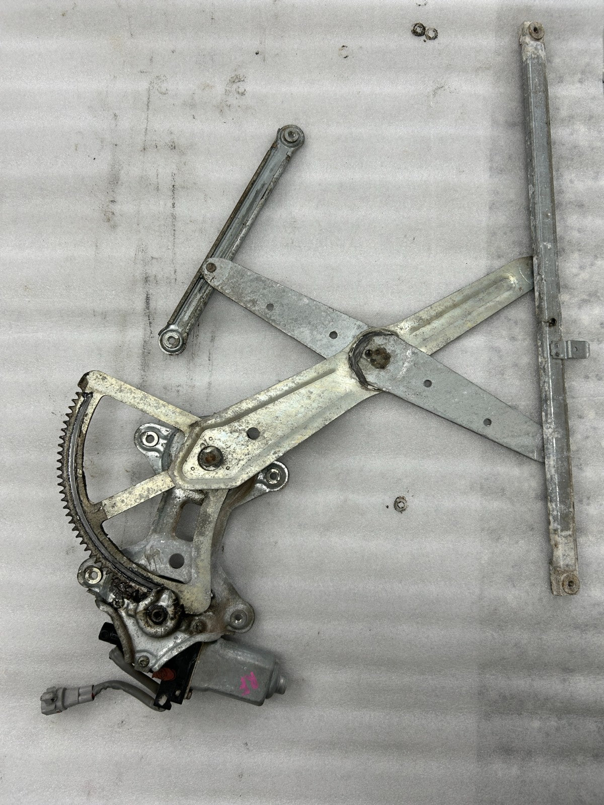 1998-2001 Toyota Land Cruiser Front Right Window Regulator Motor OEM 85710-60100