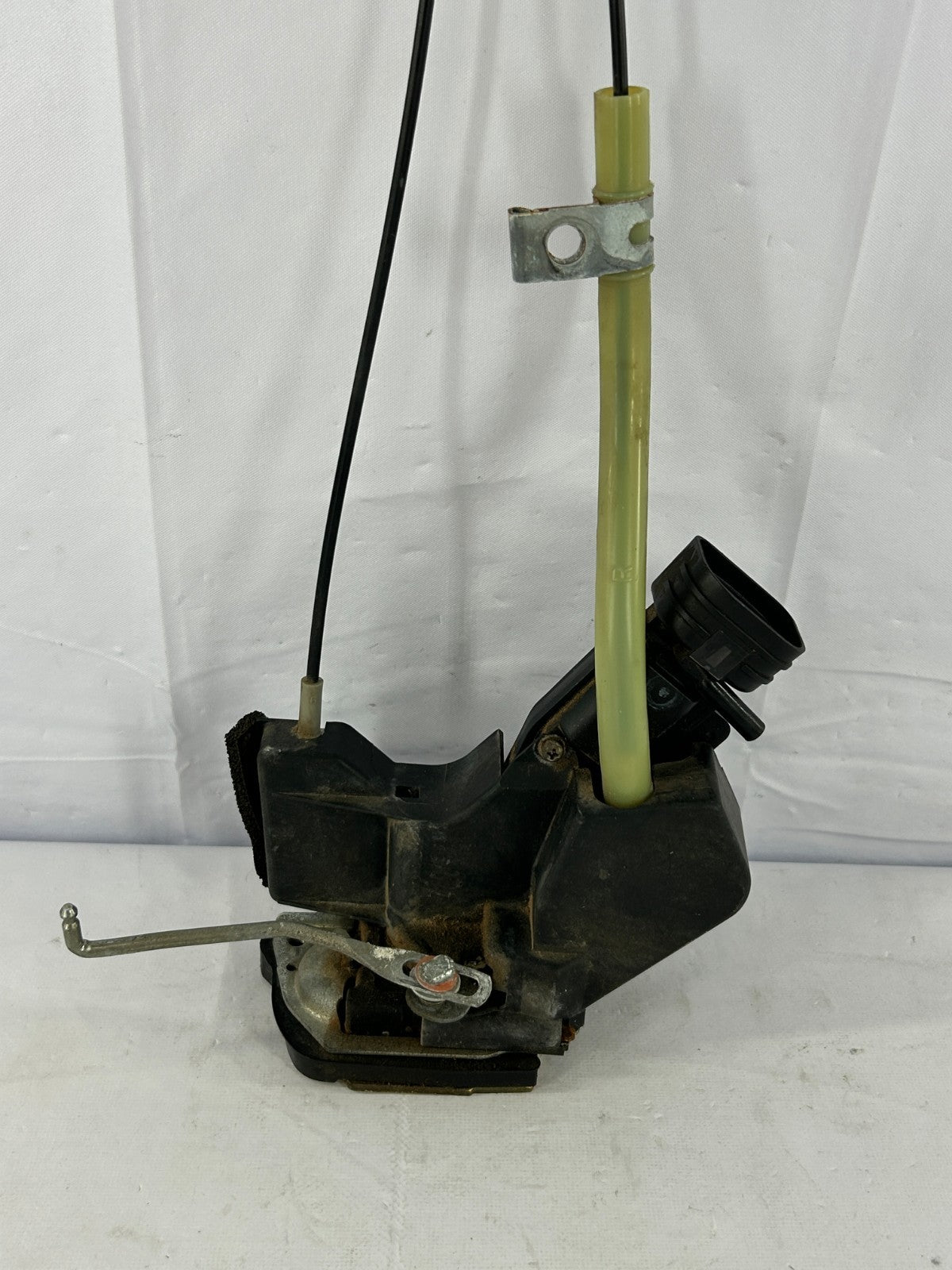 1998-00 Toyota Land Cruiser Rear Right Door Lock Latch Actuator OEM 69050-60060