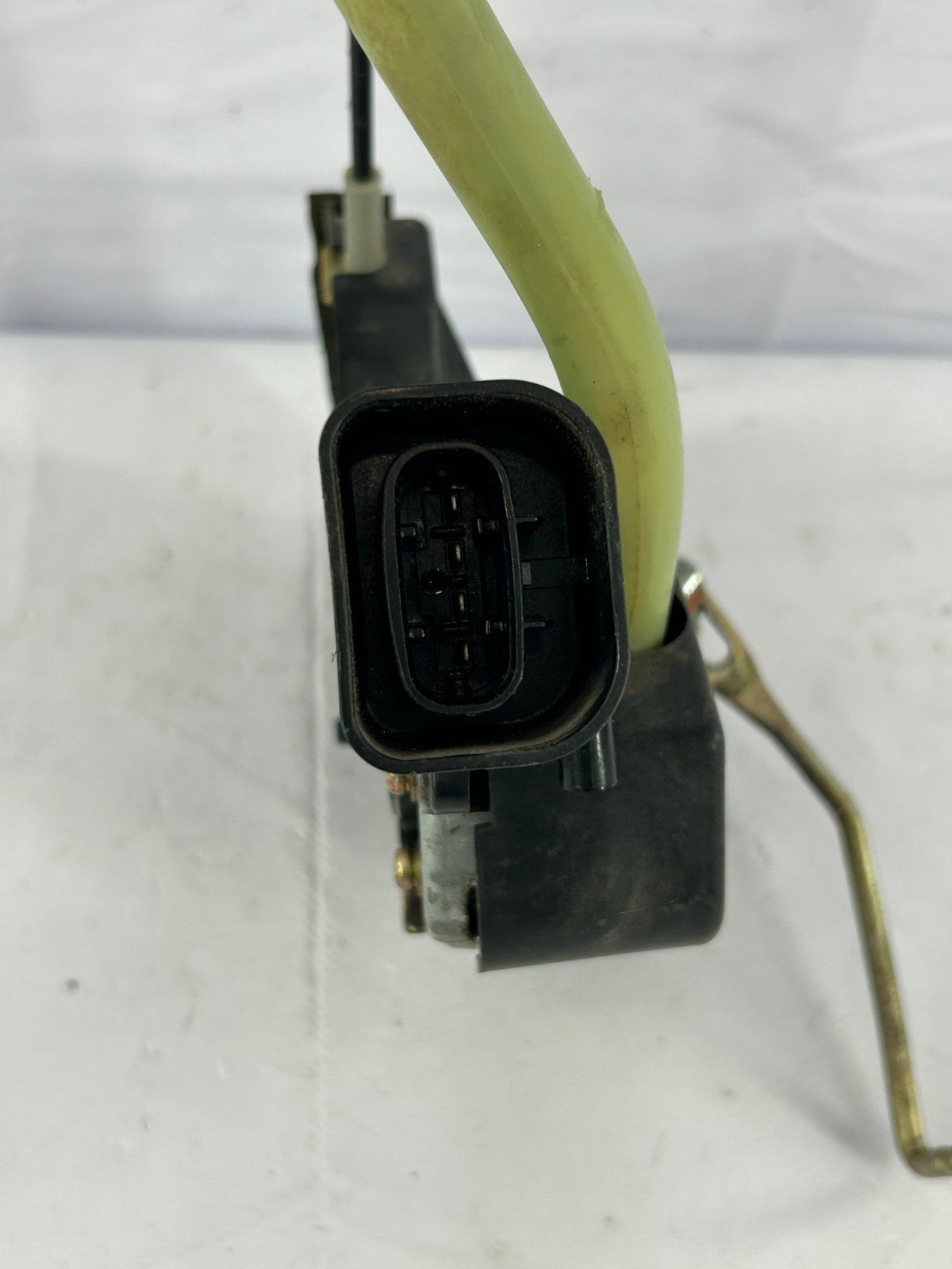 1998-00 Toyota Land Cruiser Rear Left Door Lock Latch Actuator OEM 69060-60060