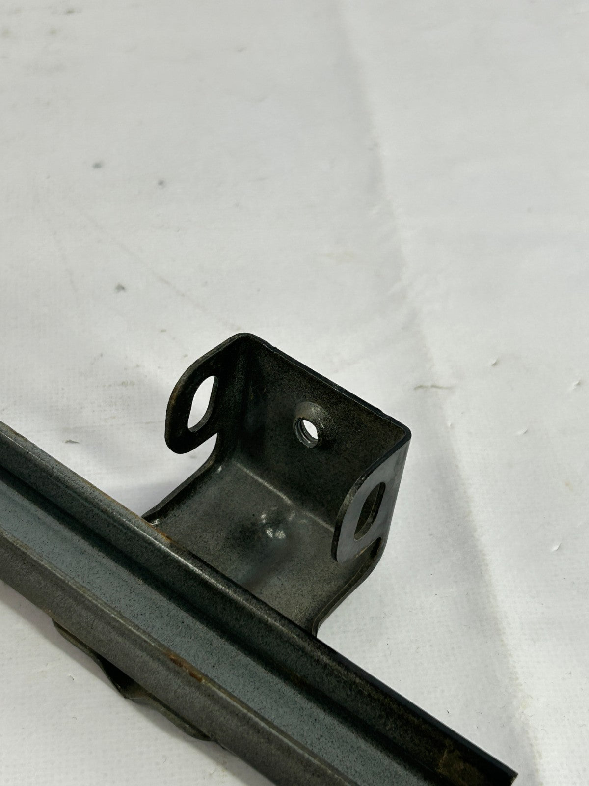 1998-2007 Toyota Land Cruiser Front Right Door Window Guide OEM 67403-60080