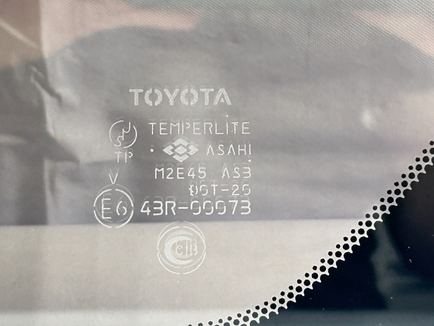 98-03 Toyota Land Cruiser Rear Left Quarter Window Glass Panel OEM 62720-60680