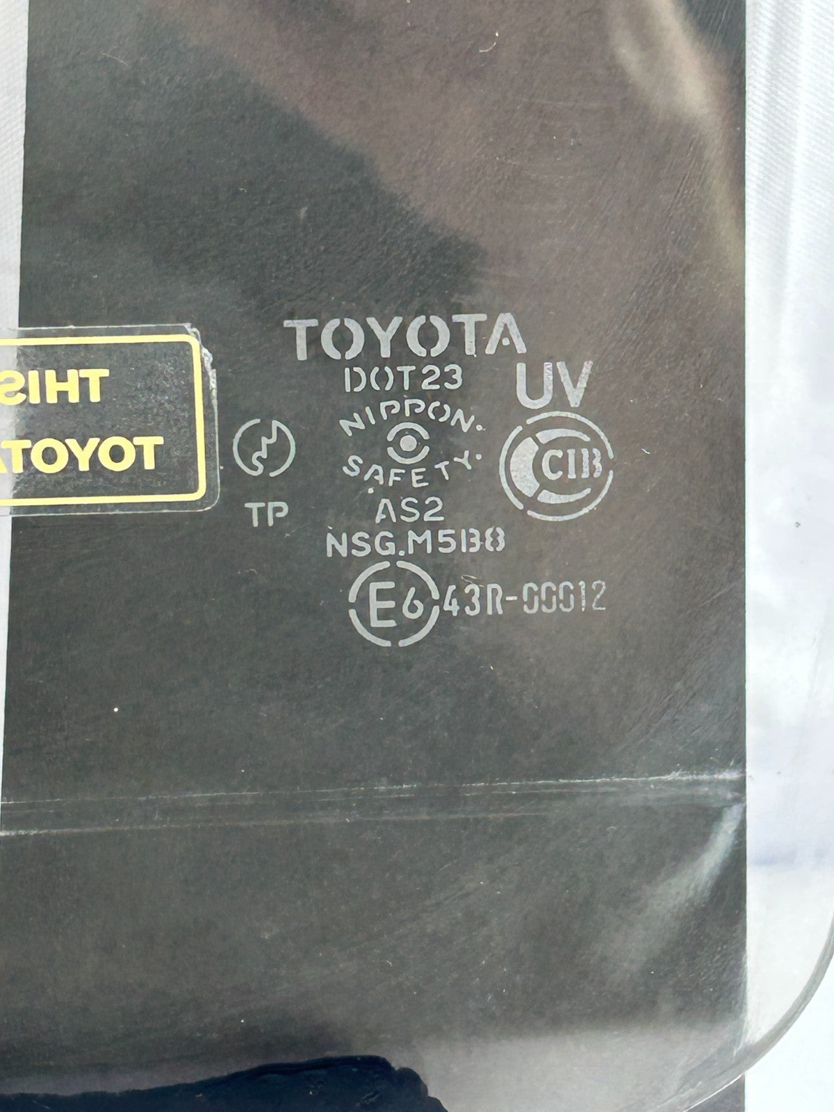 1998-2004 Toyota Land Cruiser Front Right Passenger Window Glass OEM 68101-60241