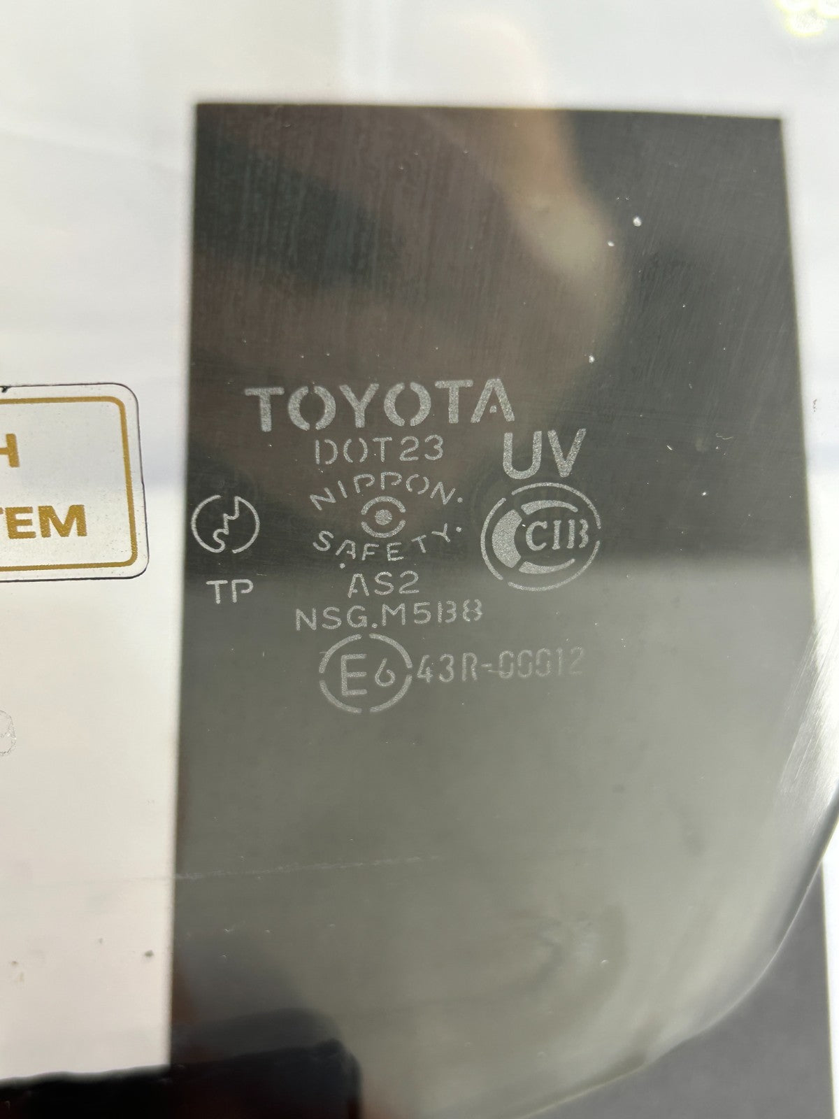 1998-2004 Toyota Land Cruiser Front Left Driver Window Glass OEM 68102-60241