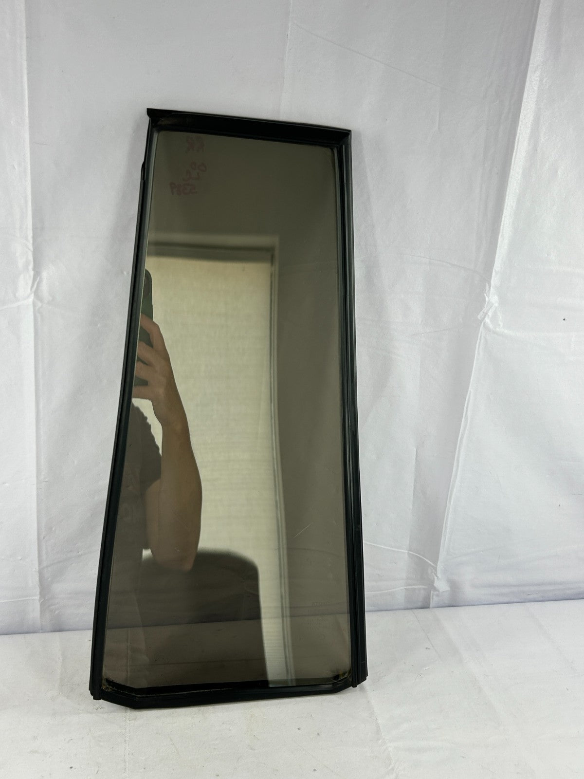 98-04 Toyota Land Cruiser Rear Right Door Quarter Glass Panel OEM 68123-60181