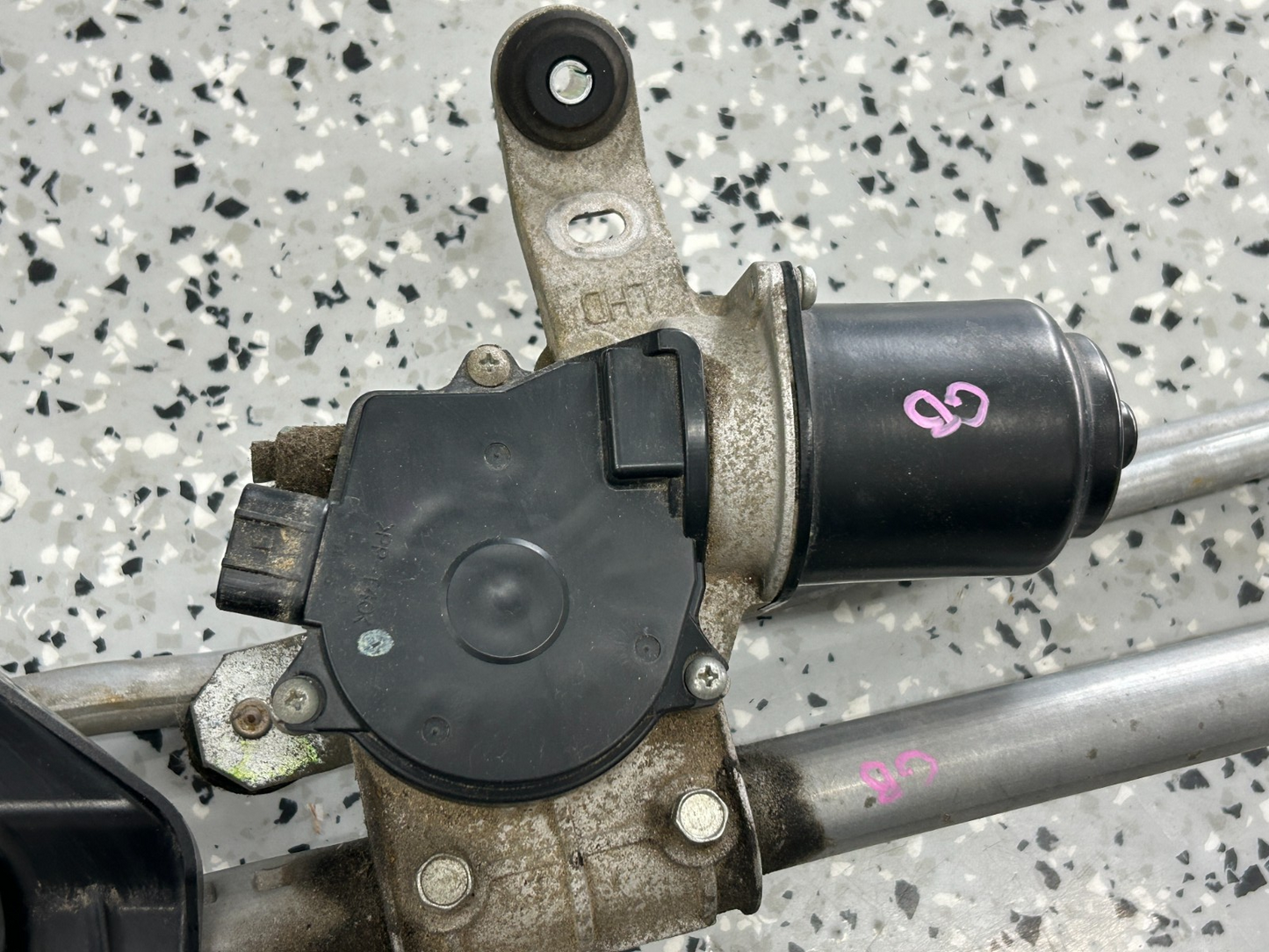2010-2014 Subaru Outback Front Windshield Wiper Motor & Linkage OEM 86510AJ00D