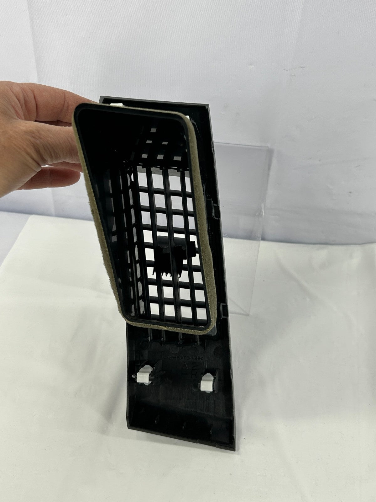 07-10 Mitsubishi Outlander Right Center Dash A/C Air Vent Grille OEM 8030A014XA