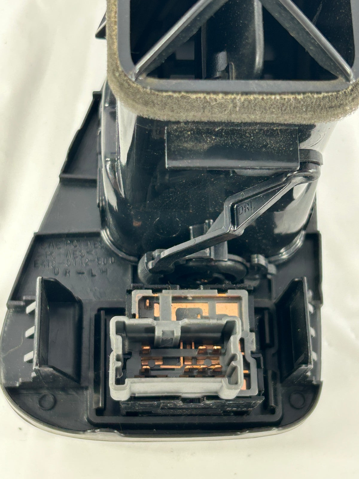 96-99 Nissan Pathfinder Left Side Dash Air Vent and Mirror Switch OE 68761-0W000