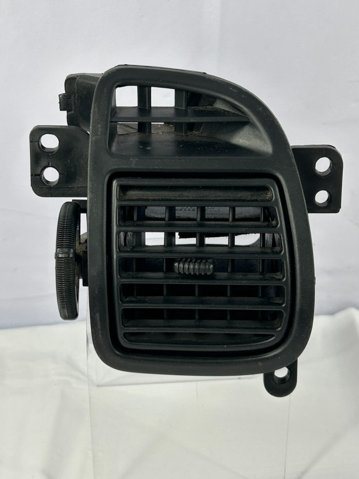 01-07 Toyota Sequoia Front Right Dash A/C Air Vent Grille Assy OEM 55660-0C010