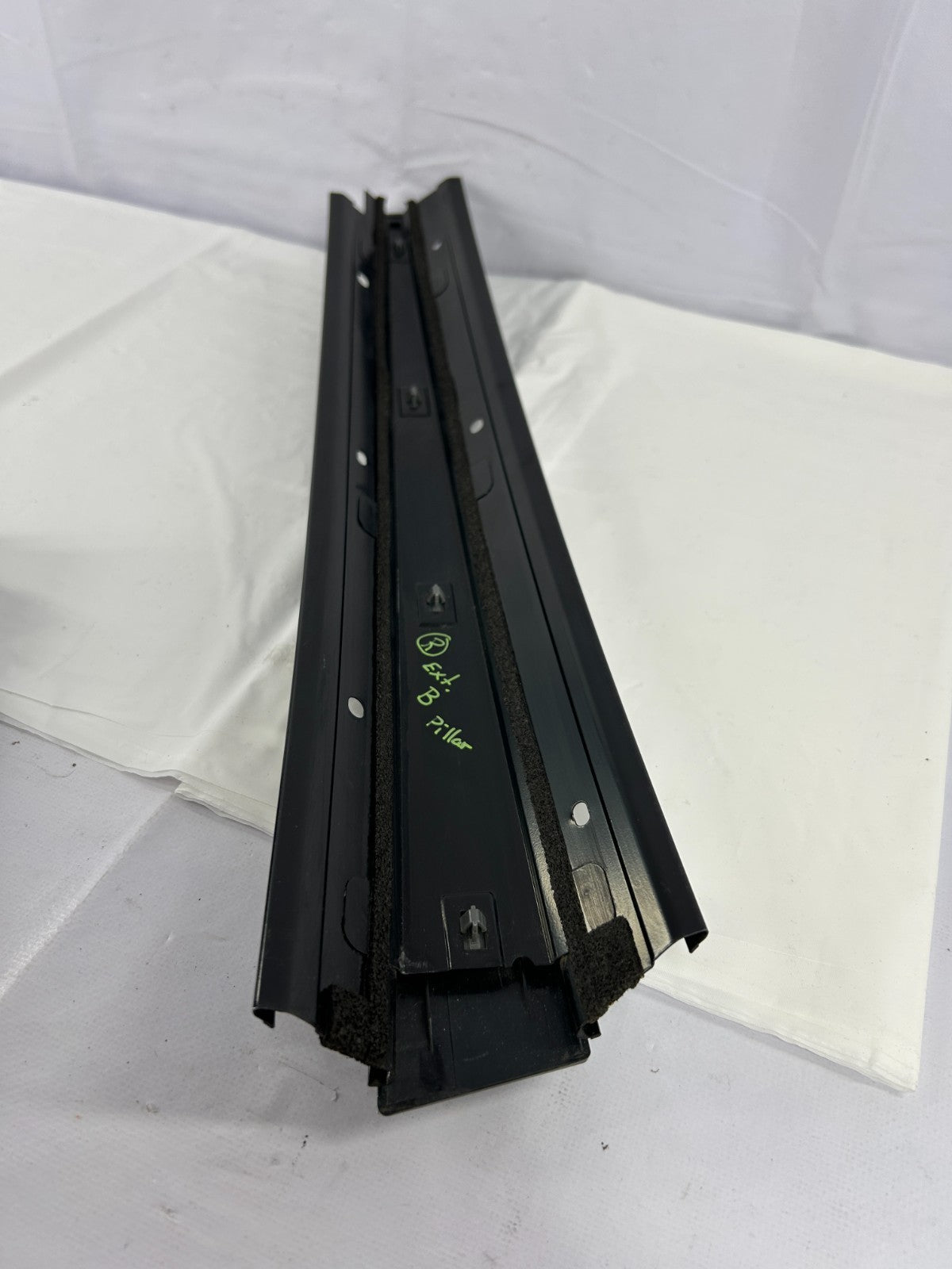 03-08 Subaru Forester Right Passenger Side Exterior B Pillar Trim OEM 63542SA000