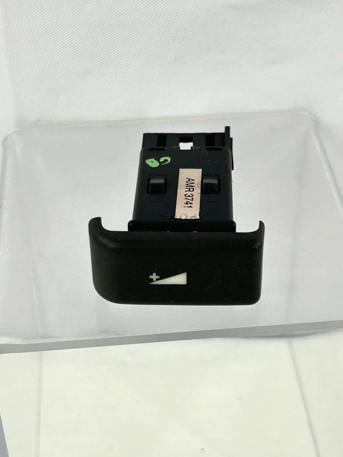 1994-1999 Land Rover Discovery Radio Volume Up Control Switch Button OEM AMR3741