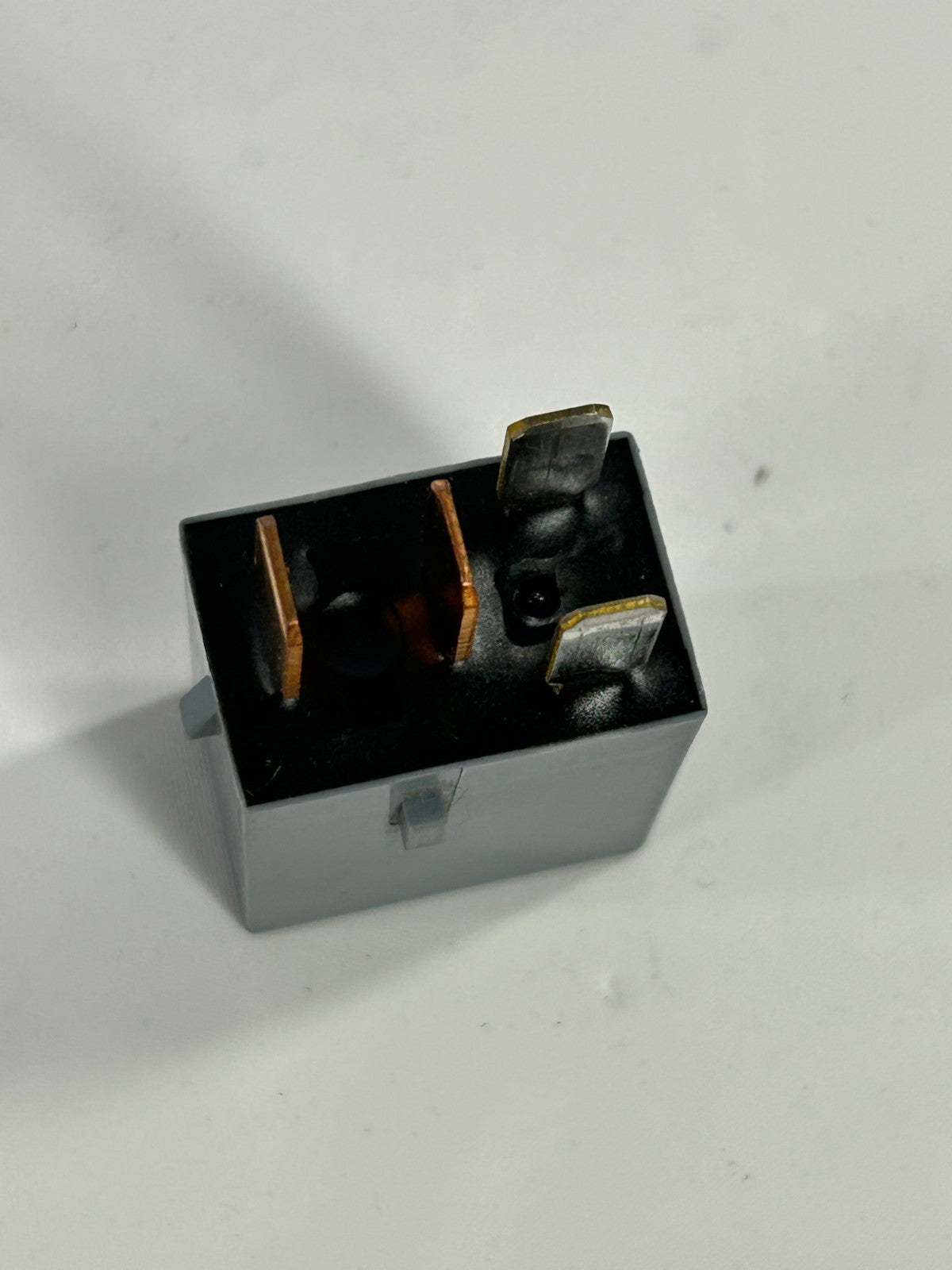 2005 Subaru Legacy Outback Fuse Box Multi Purpose 4-Pin Relay OEM  82501AG11B