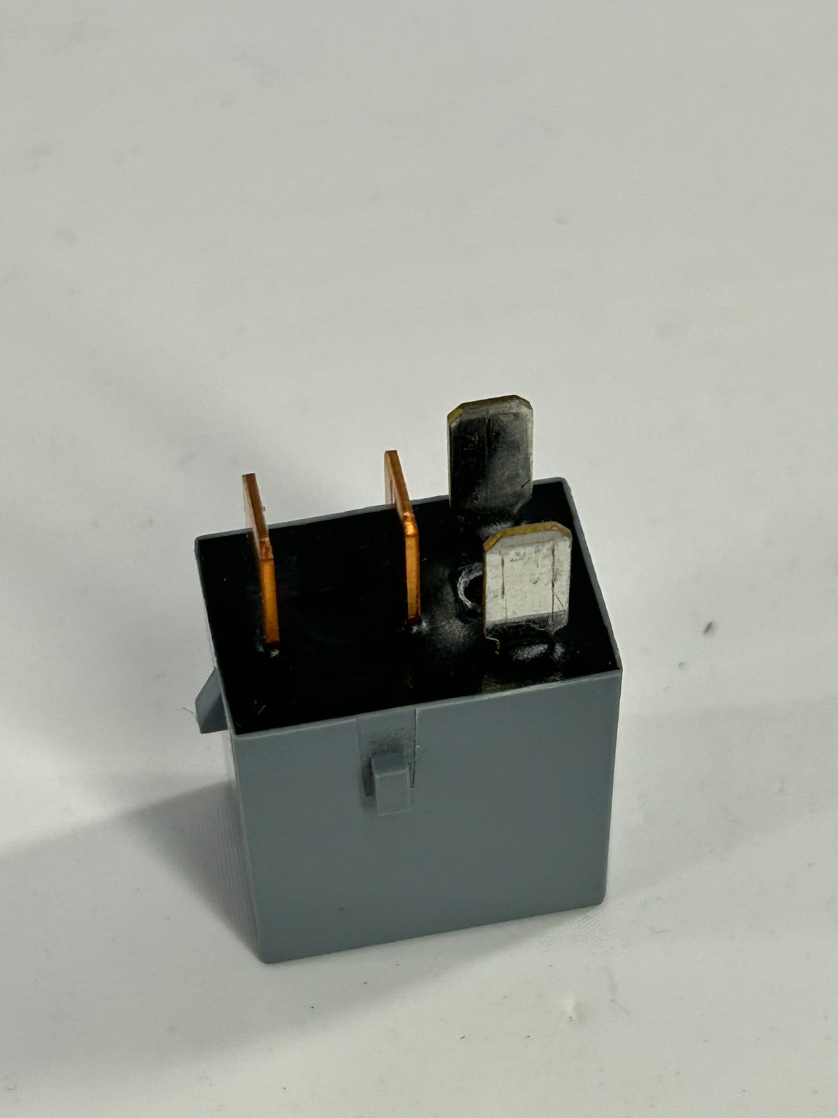 2005 Subaru Legacy Outback Fuse Box Multi Purpose 4-Pin Relay OEM  82501AG11B