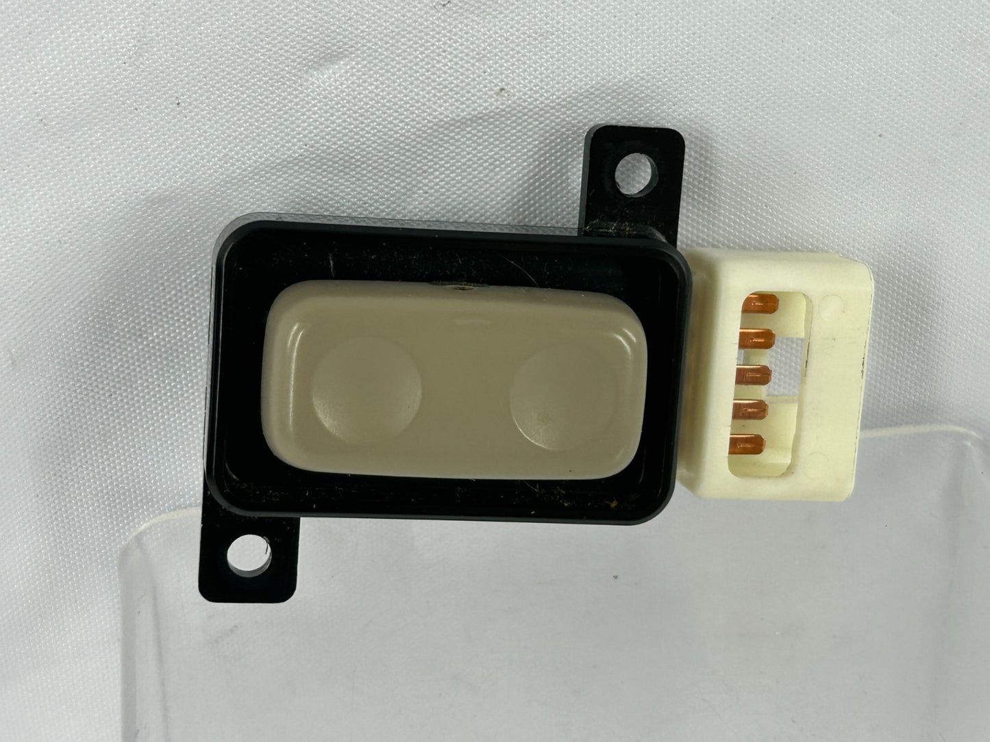 04-10 Toyota Sienna Front Left Driver Seat Lumbar Control Switch OEM 84920-AE010