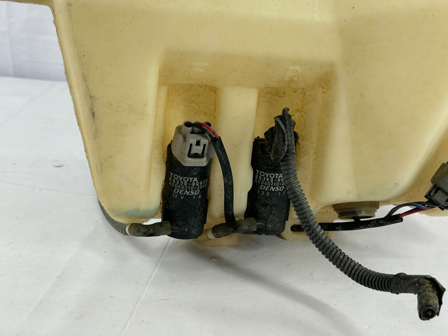 2001-2007 Toyota Sequoia Windshield Wash Reservoir Tank Bottle OEM 85315-0C040