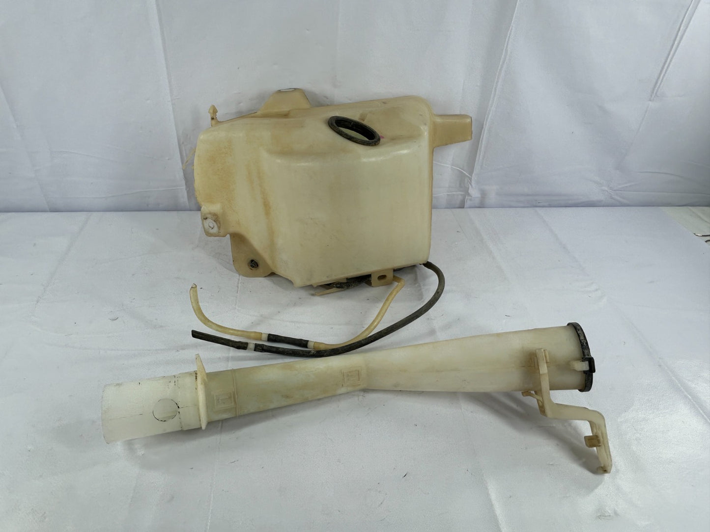 2001-2007 Toyota Sequoia Windshield Wash Reservoir Tank Bottle OEM 85315-0C040