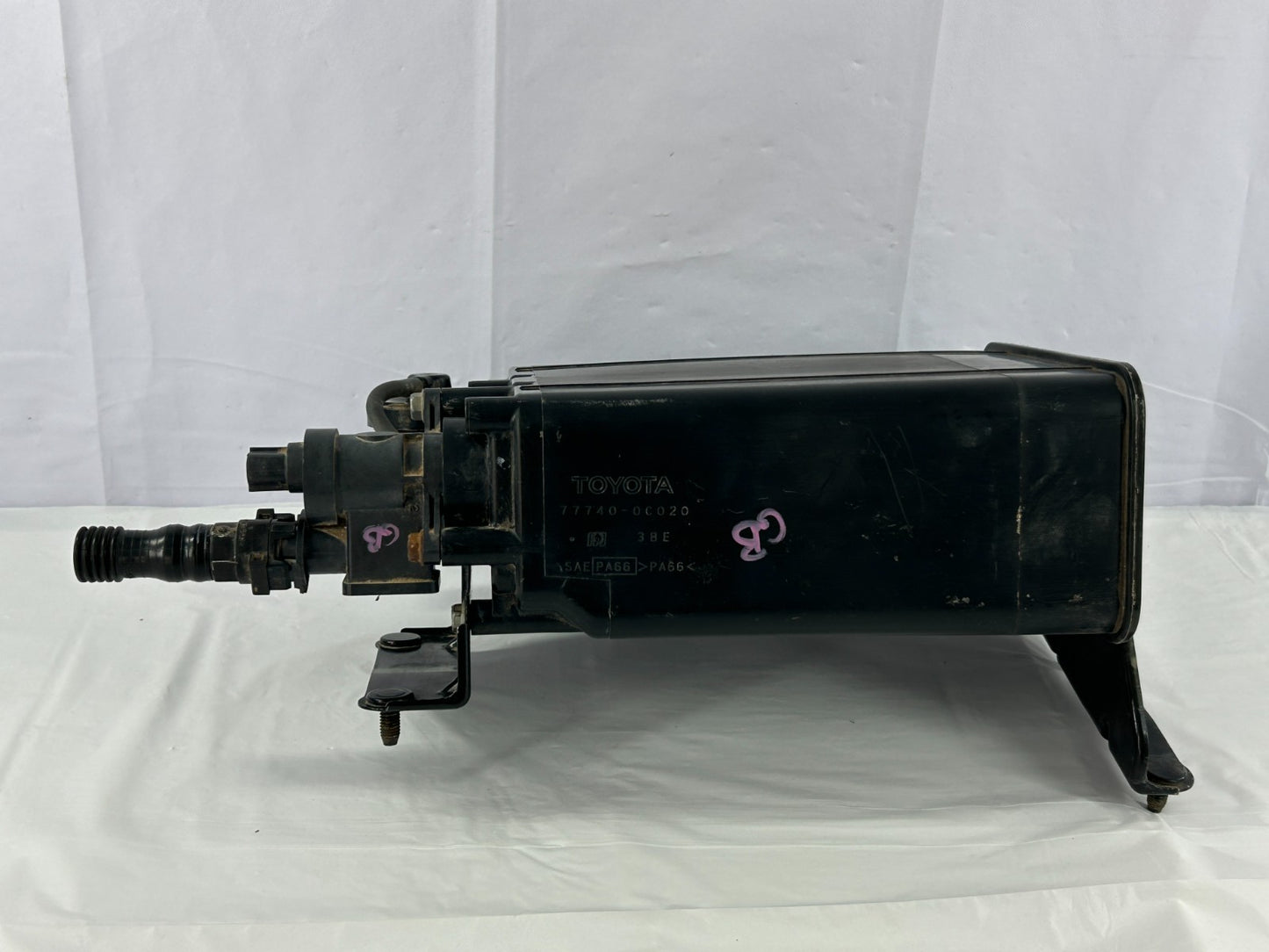 2004-2007 Toyota Sequoia Fuel Vapor Canister Charcoal Assembly OEM 77740-0C030