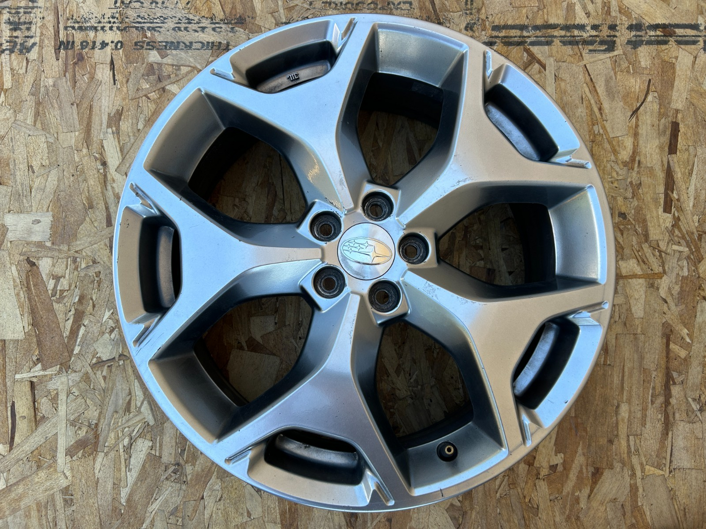 2015-2016 Subaru Forester 5 Y Spoke 18 inch Wheel Alloy Rim OEM 28111SG070