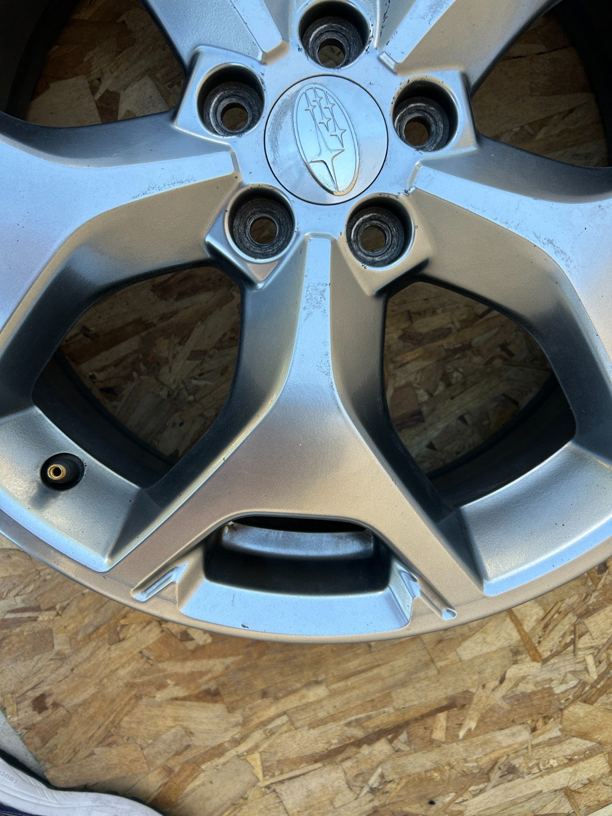 2015-2016 Subaru Forester 5 Y Spoke 18 inch Wheel Alloy Rim OEM 28111SG070