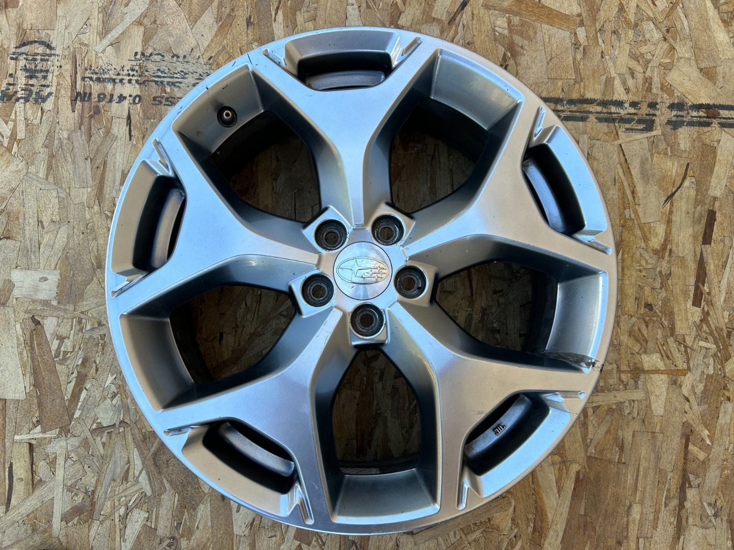 2015-2016 Subaru Forester 5 Y Spoke 18 inch Wheel Alloy Rim OEM 28111SG070