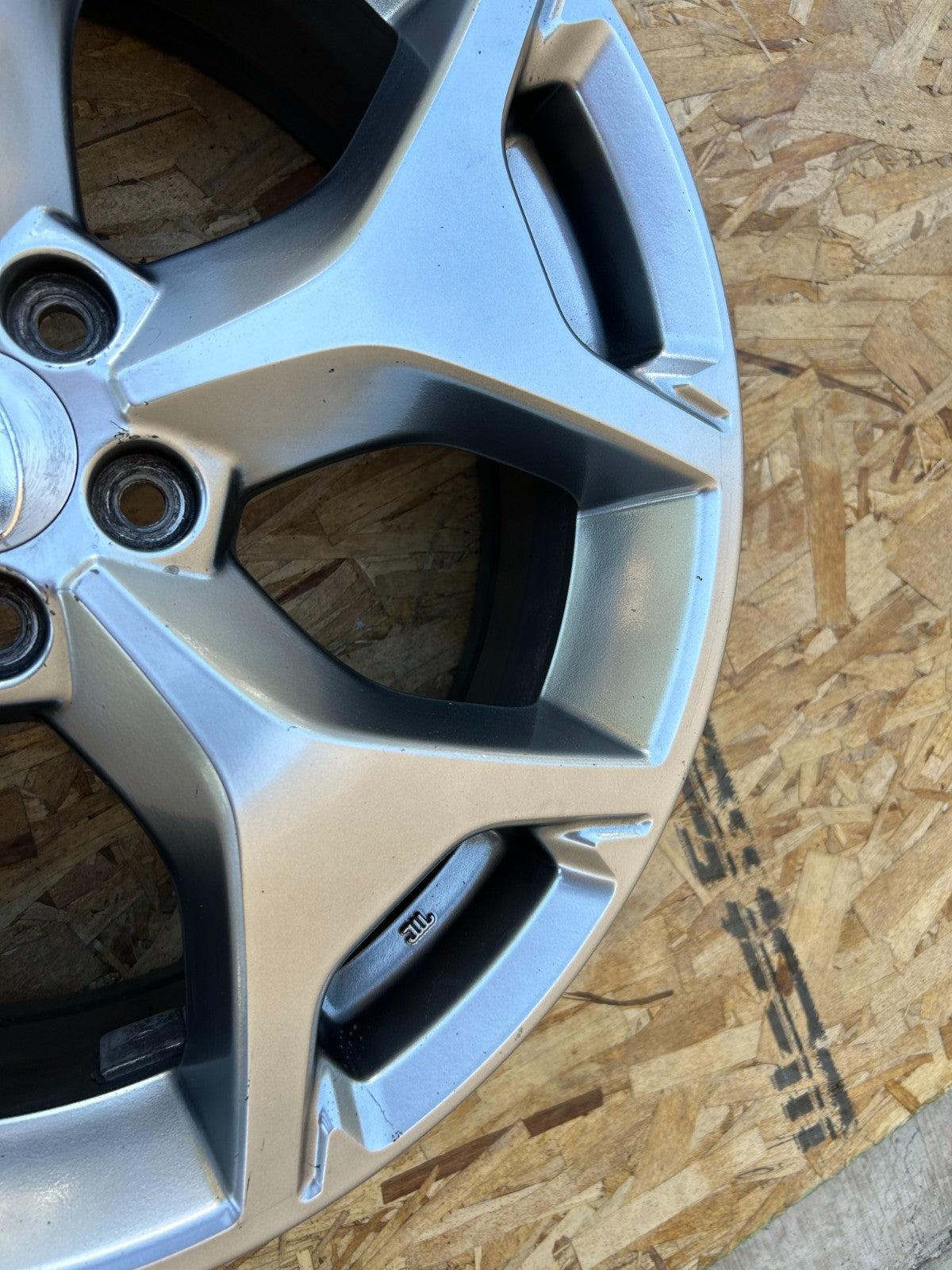 2015-2016 Subaru Forester 5 Y Spoke 18 inch Wheel Alloy Rim OEM 28111SG070
