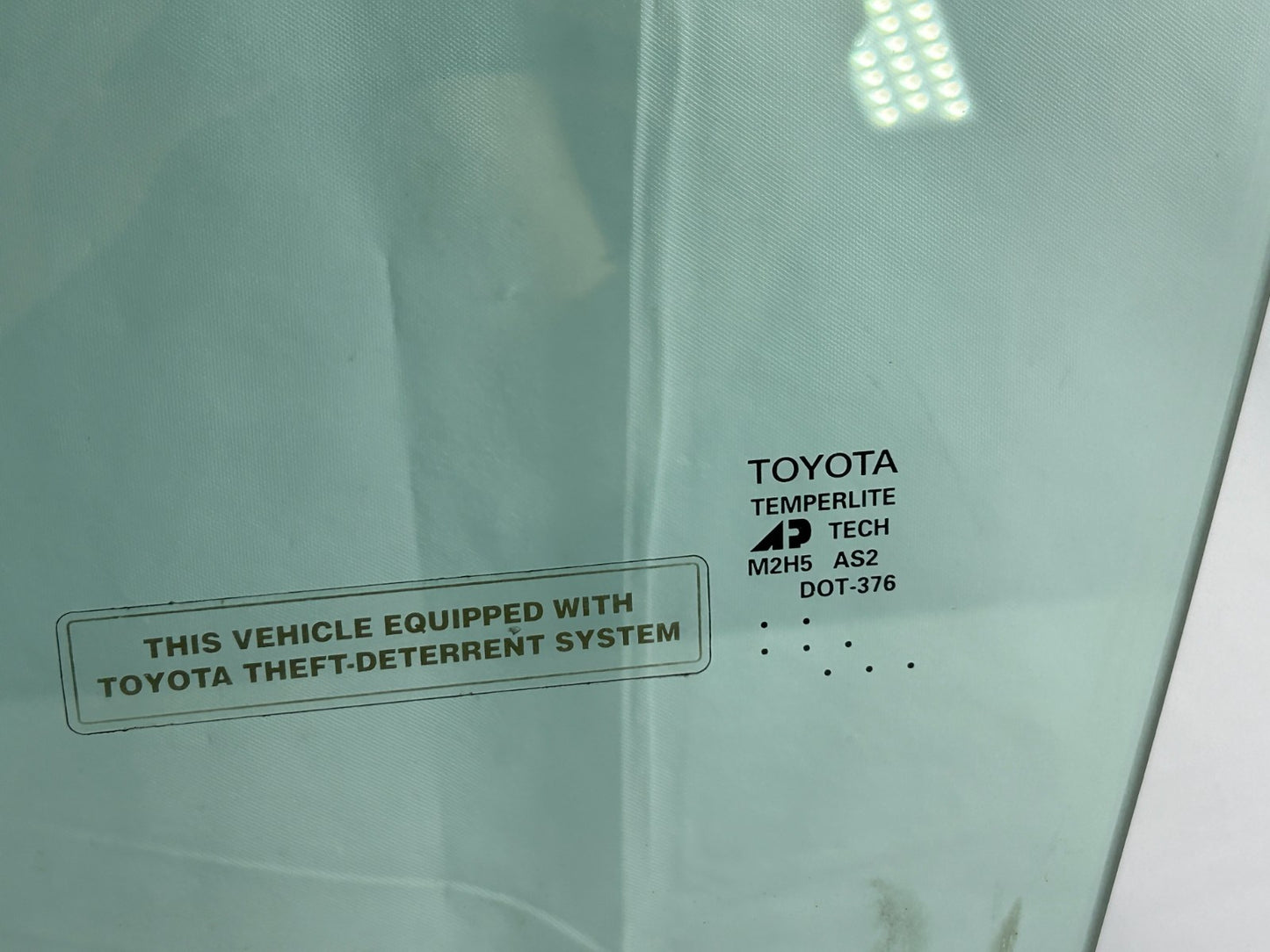 01-07 Toyota Sequoia Front Left Driver Side Door Window Glass OEM 68102-0C020